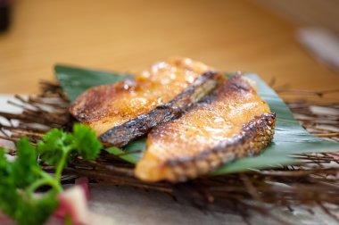 Japon tarzı teppanyaki Morina balığı kavrulmuş 