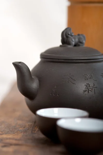 Pot de style chinois et tasses — Photo