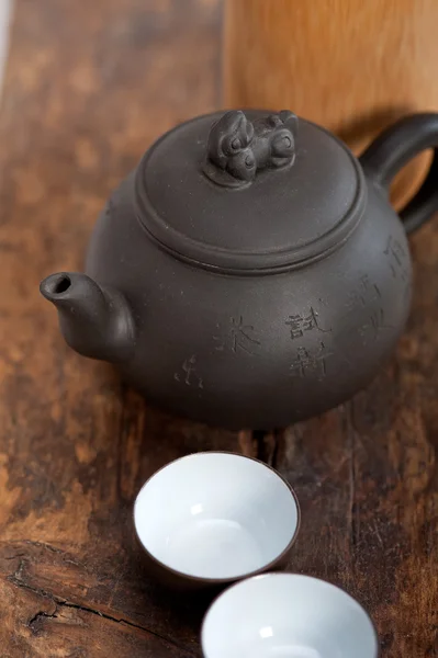 Pot de style chinois et tasses — Photo