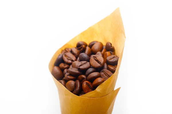 Chicchi Caffè Espresso Cono Carta Cornucopia Sfondo Bianco — Foto Stock