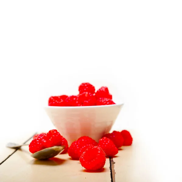 Bunch Fresh Raspberry Bowl White Wood Rustic Table — Stock Photo, Image