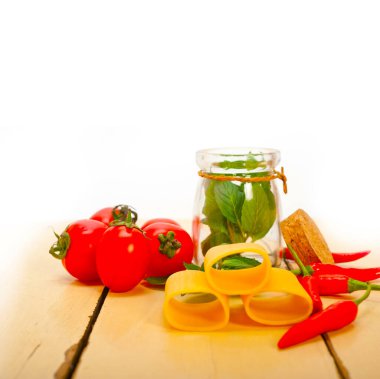 İtalyan makarna paketi ya da domates naneli ve biberli schiaffoni.