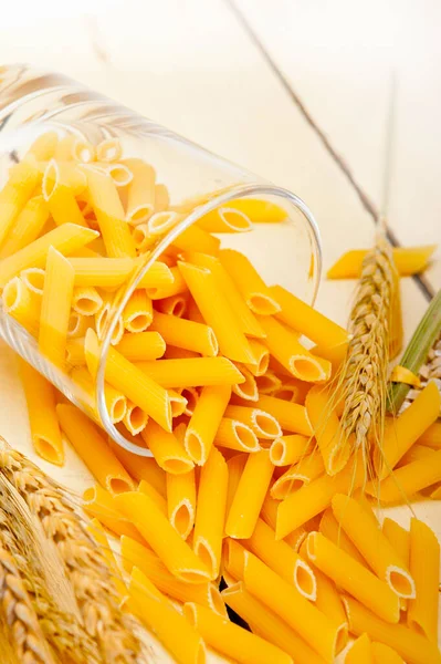 Penne Pasta Corta Italiana Con Chicchi Grano Duro — Foto Stock