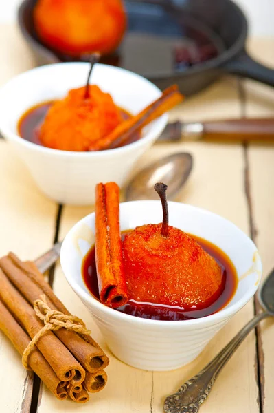 Peras Escalfadas Deliciosa Receta Casera Ove Mesa Madera Rústica Blanca — Foto de Stock