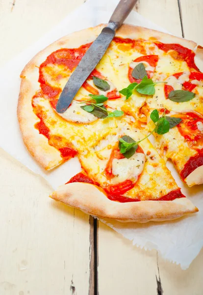 Pizza Tradizionale Italiana Margherita Pomodoro Mozzarella Basilico — Foto Stock