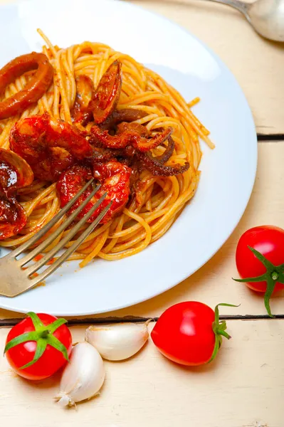 Italian Seafood Spaghetti Pasta Red Tomato Sauce White Rustic Wood — Stock Photo, Image