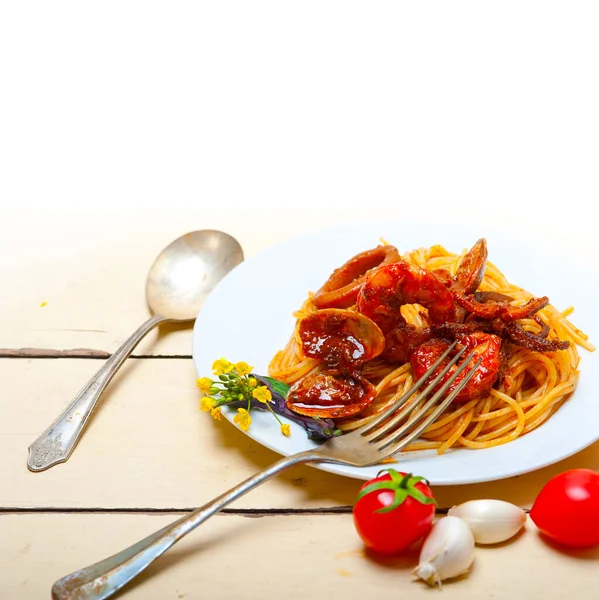 Italian Seafood Spaghetti Pasta Red Tomato Sauce White Rustic Wood — Stock Photo, Image
