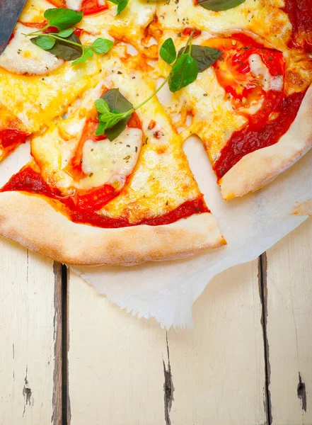 Італійська Традиційна Піца Margherita Tomato Mozzarella Basil — стокове фото