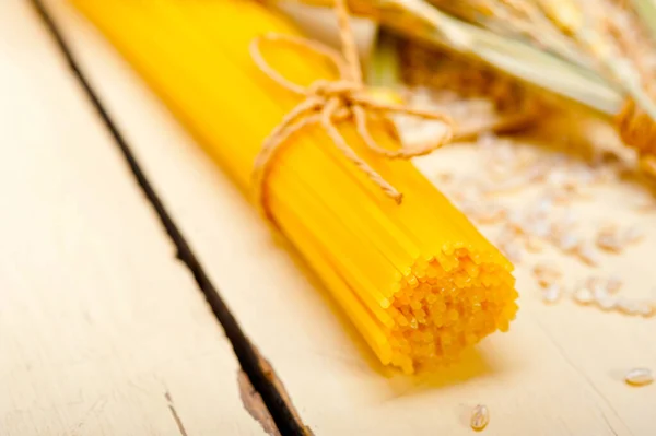 Biologische Rauwe Italiaanse Pasta Durum Tarwe Granen Bijsnijden — Stockfoto