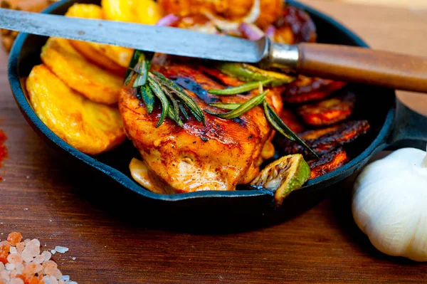 Rôti Grillé Poitrine Poulet Bbq Avec Des Herbes Des Épices — Photo