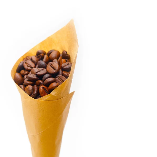 Chicchi Caffè Espresso Cono Carta Cornucopia Sfondo Bianco — Foto Stock