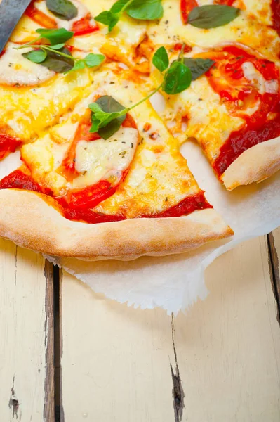 Італійська Традиційна Піца Margherita Tomato Mozzarella Basil — стокове фото