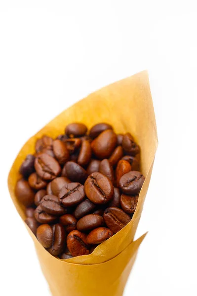 Chicchi Caffè Espresso Cono Carta Cornucopia Sfondo Bianco — Foto Stock