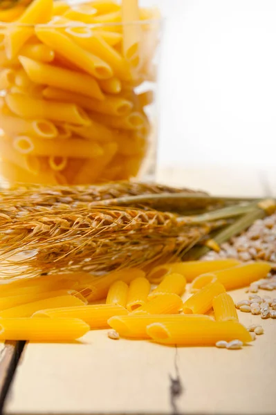 Penne Macarrão Italiano Curto Com Grãos Trigo Duro — Fotografia de Stock