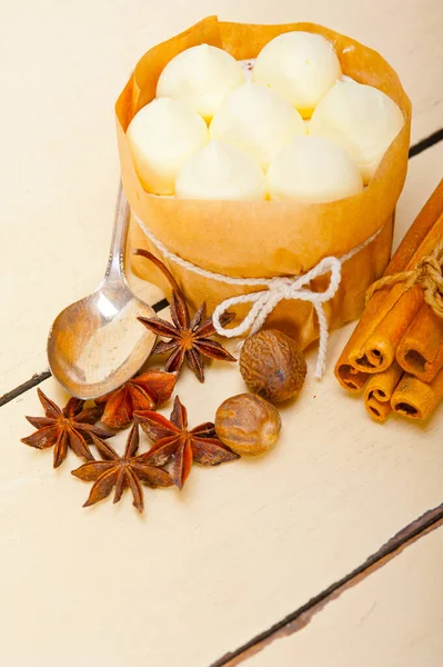 Fresh Vanilla Spice Cream Cake Dessert Rustic White Wood Table — Stock Photo, Image