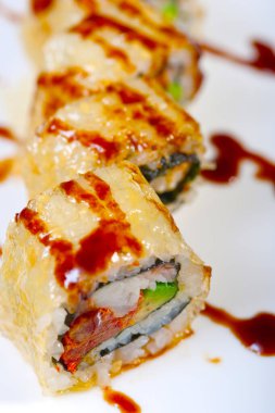 Makro closeup taze suşi seçim kombinasyon ürün çeşitliliği seçimi 