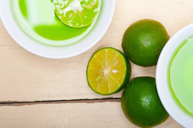 taze ve sağlıklı yeşil limonata makro closeup 