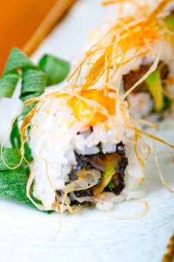 Makro closeup taze suşi seçim kombinasyon ürün çeşitliliği seçimi 