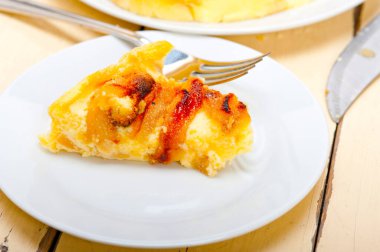 taze pişmiş ev yapımı rustik armut pasta makro portre 