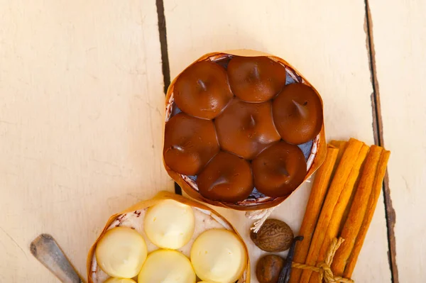 Gâteau Chocolat Frais Vanille Épices Dessert Sur Table Bois Rustique — Photo