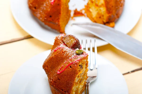 Десерт Свежего Каштанового Торта Миндалем Фисташками Сверху — стоковое фото