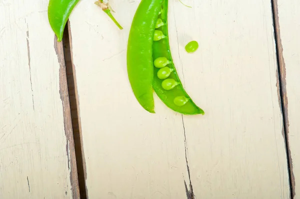 Ervilhas Verdes Frescas Sobre Uma Mesa Madeira Rústica — Fotografia de Stock