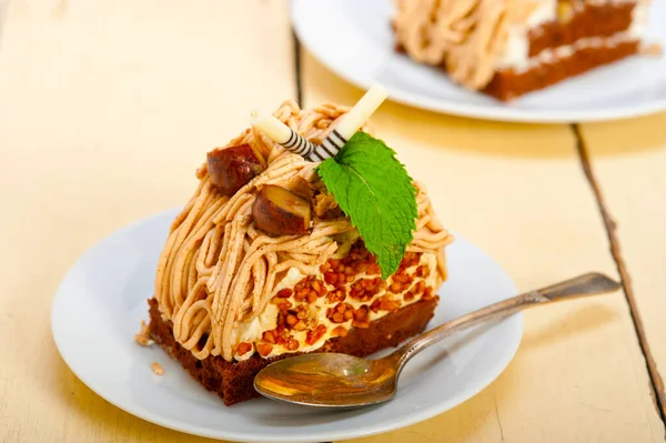 Postre Pastel Crema Castaño Recién Horneado Sobre Mesa Madera Blanca —  Fotos de Stock