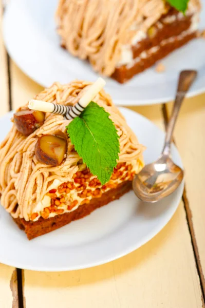 Postre Pastel Crema Castaño Recién Horneado Sobre Mesa Madera Blanca —  Fotos de Stock