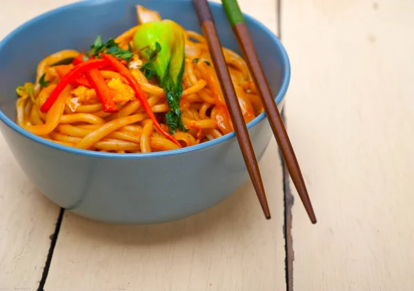 Nouilles Ramen Chinoises Étirées Main Sur Bol Avec Baguette — Photo