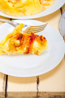 taze pişmiş ev yapımı rustik armut pasta makro portre 