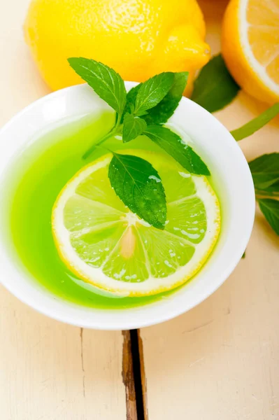 Tisana Alla Menta Fresca Sana Con Limone — Foto Stock