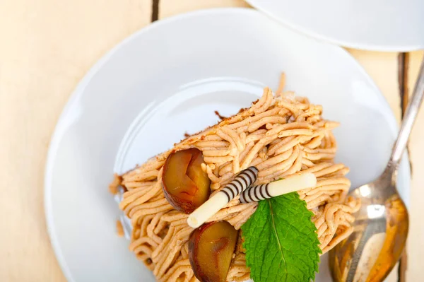 Sobremesa Bolo Creme Castanha Assada Fresca Sobre Mesa Madeira Branca — Fotografia de Stock