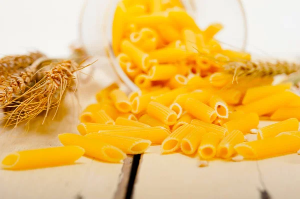 Penne Macarrão Italiano Curto Com Grãos Trigo Duro — Fotografia de Stock