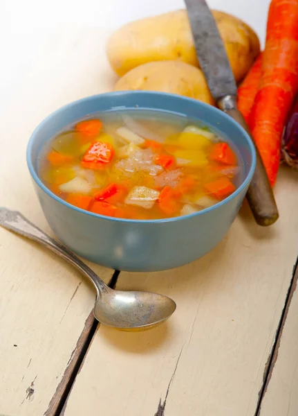 Traditionella Italienska Minestronesoppa Ett Rustikt Bord Med Ingredienser — Stockfoto