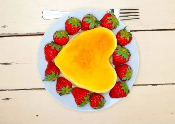 Heart Shaped Cheesecake Strawberryes Ideal Cake Valentine Day — Stock Photo, Image