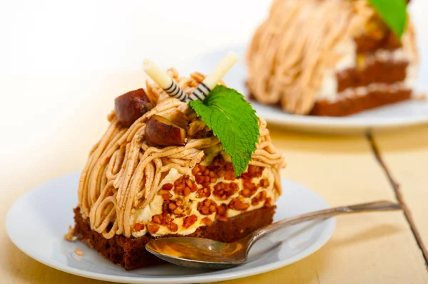 Postre Pastel Crema Castaño Recién Horneado Sobre Mesa Madera Blanca —  Fotos de Stock