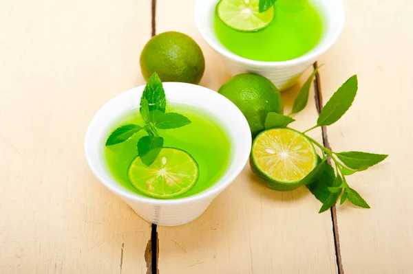 Frisches Und Gesundes Minztee Mit Limette — Stockfoto