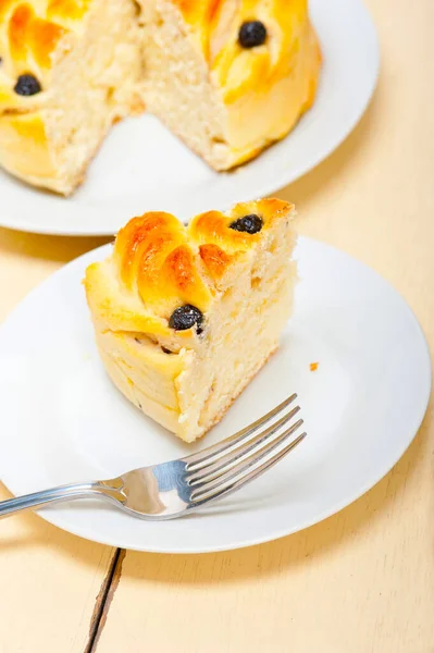 Frisch Gebackenes Heidelbeerbrot Dessert Über Weißem Holztisch — Stockfoto