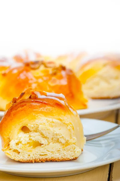 Fresh Home Baked Sweet Bread Donut Cake Almonds Icing Sugar — Stock Photo, Image