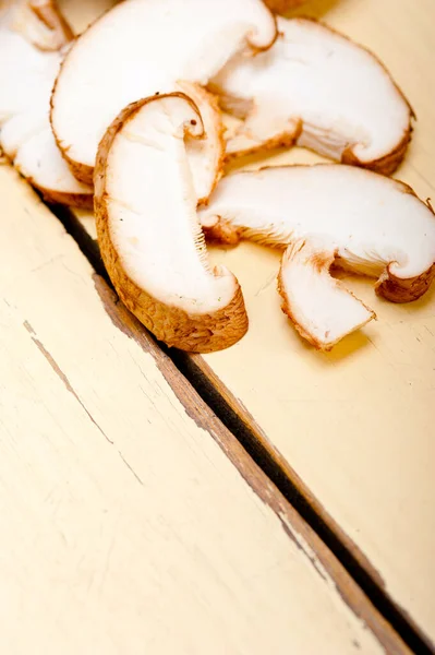 Fresh Shiitake Mushrooms Rustic Wood Table — Stock Photo, Image