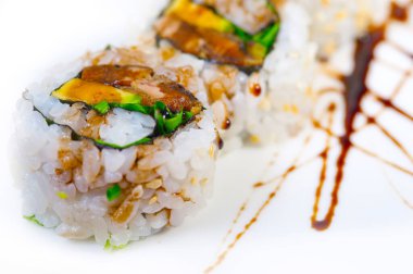 Makro closeup taze suşi seçim kombinasyon ürün çeşitliliği seçimi 