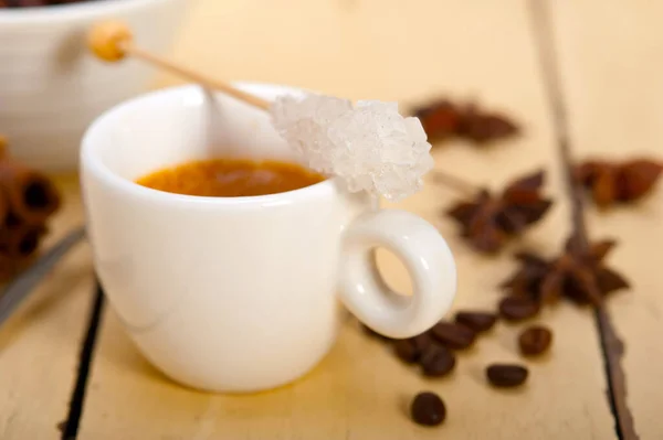 Espresso Koffie Witte Houten Rustieke Tafel Met Suiker Specerijen — Stockfoto