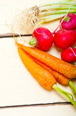 ham kök sebze bir rustik Beyaz ahşap tablo
