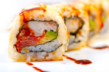 Makro closeup taze suşi seçim kombinasyon ürün çeşitliliği seçimi 