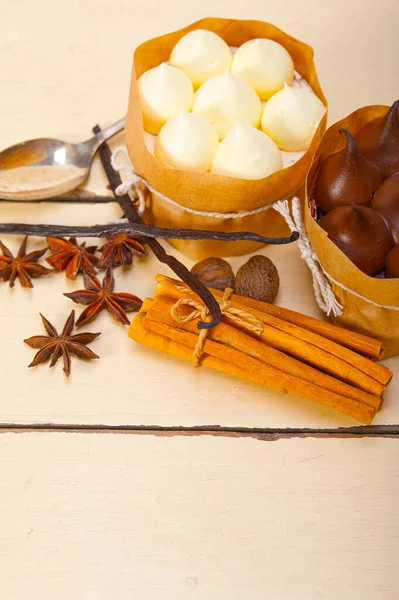 Fresh Baked Chocolate Vanilla Spices Cream Cake Dessert Rustic Wood — Stock Photo, Image
