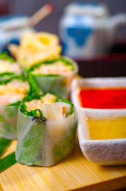 Makro closeup taze suşi seçim kombinasyon ürün çeşitliliği seçimi 