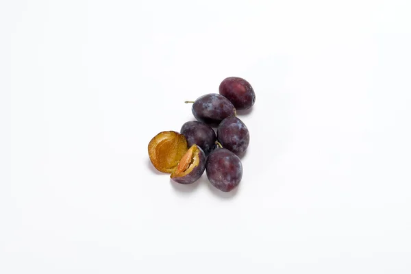 Švestka ovoce izolovaných na bílém pozadí — Stock fotografie