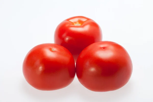 Νωπές ντομάτες απομονωμένες σε λευκό — Φωτογραφία Αρχείου