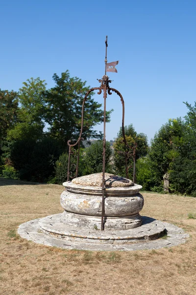 Stary dobrze w montepulciano. Toskania. Włochy — Zdjęcie stockowe