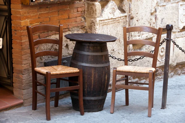 Тоскана - столы на улице — стоковое фото